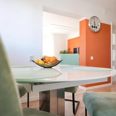 Days-panoramic City/sea View *