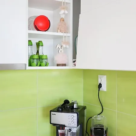 Days-panoramic City/sea View