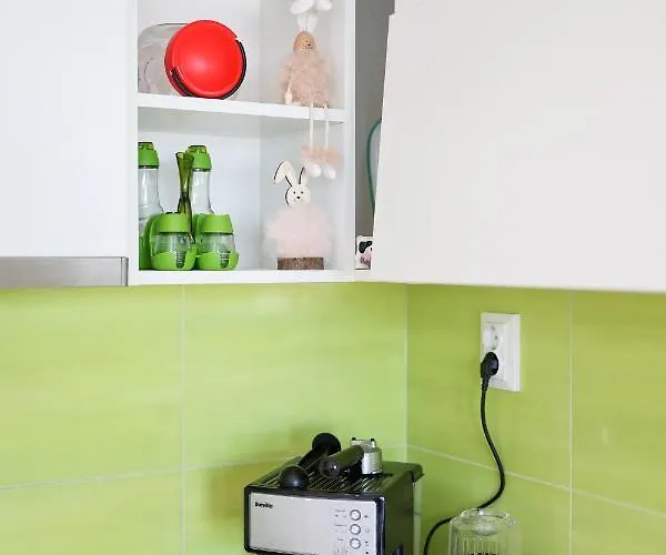 Days-panoramic City/sea View